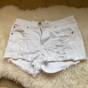 (NWT)AMERICAN EAGLE WHITE JEAN SHORTS